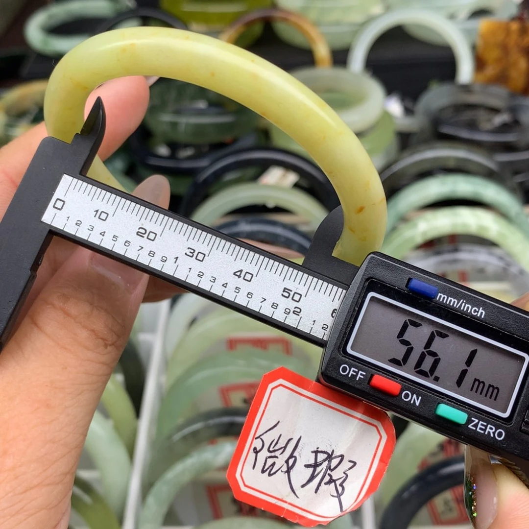 蛇纹石玉未镶嵌手镯552