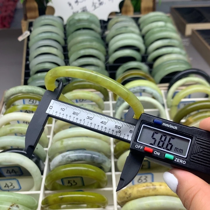 未镶嵌蛇纹石玉手镯63