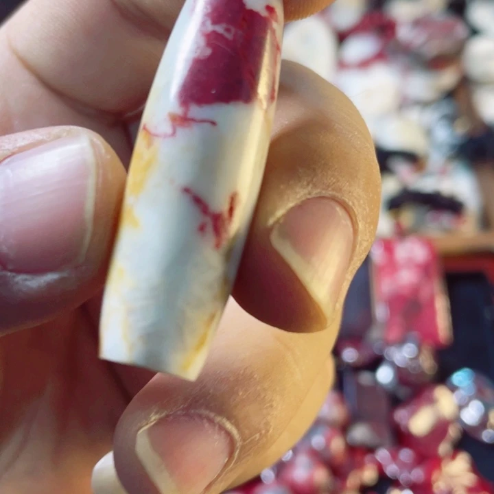 天然辰砂原石首饰