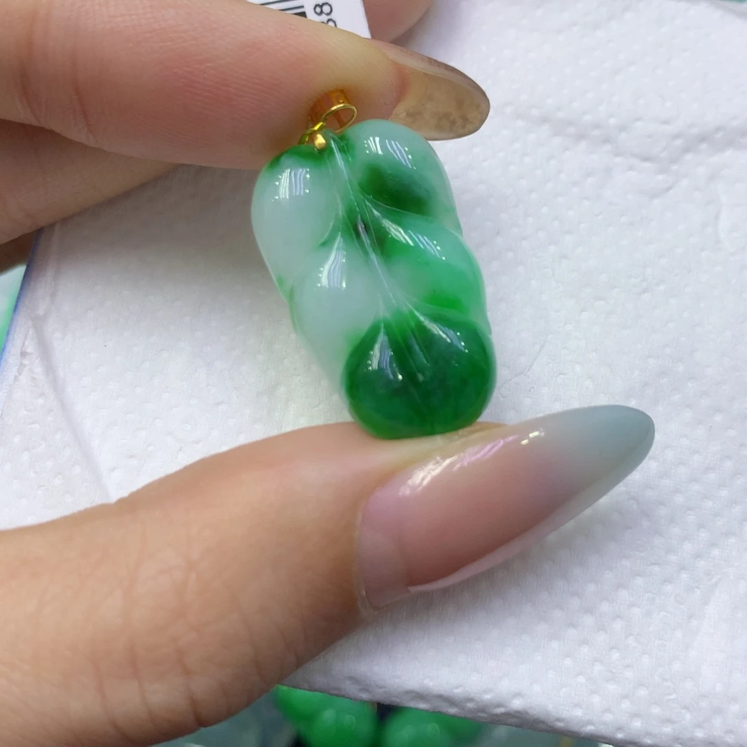 颈饰18K金镶嵌翡翠