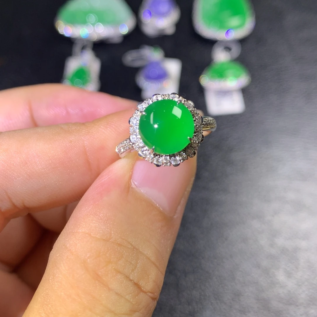 翡翠戒指18K金镶嵌翡翠