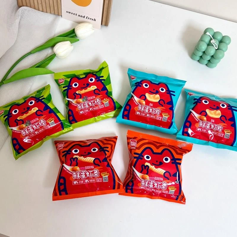 喜盈盈8鲜蛋系列零食虾条虾棒虾片16包膨化食品组合整箱包邮