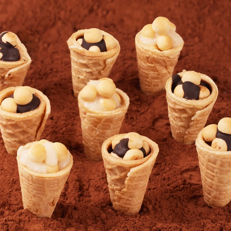 网红零食爆浆酥脆酸奶巧克力味冰淇淋造型小吃