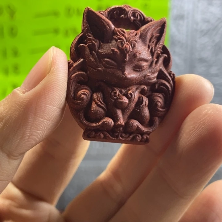 泥塑花蕊九尾狐牌子