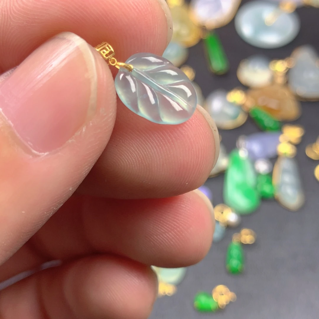 【闪购商品】颈饰18K金镶嵌翡翠翡翠