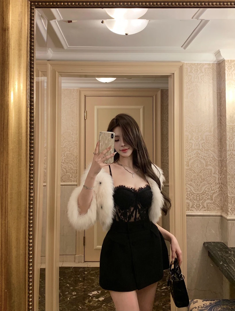 2026春季新款千金风气质短款毛毛外套配纯欲蕾丝吊带连衣裙两件套