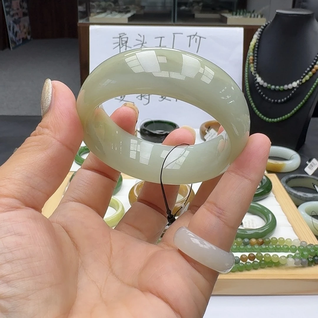 未镶嵌手镯和田玉