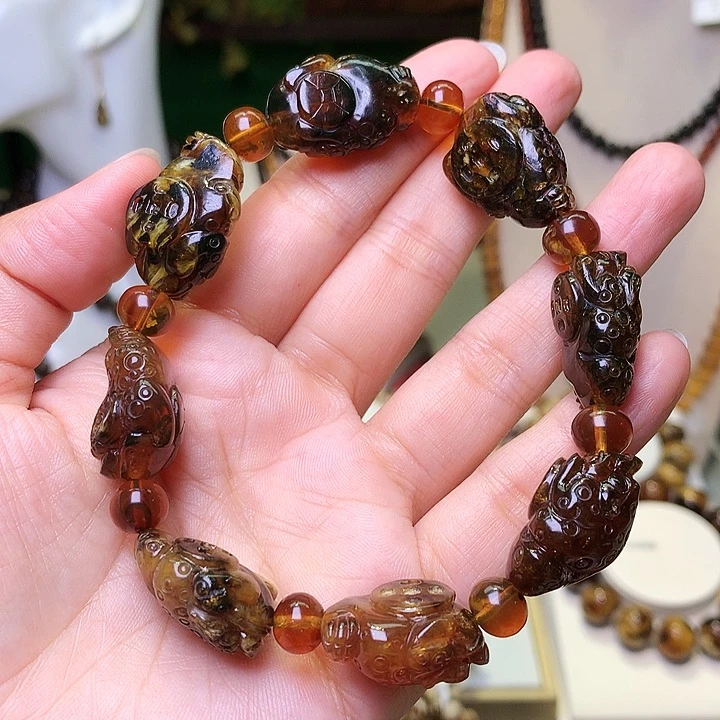 裸石琥珀未镶嵌抚顺雕刻