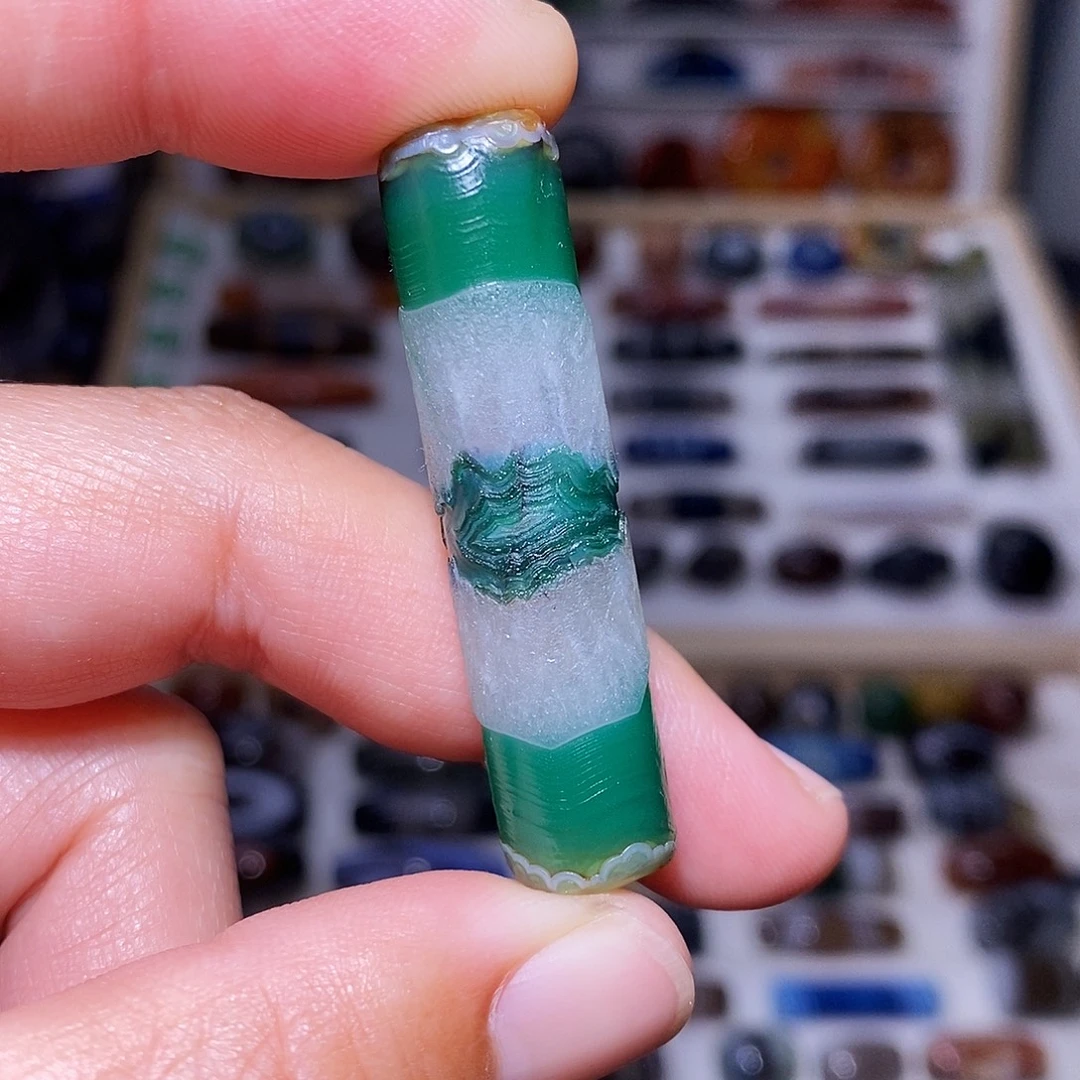 琥珀未镶嵌吊坠……