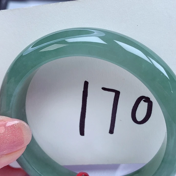 翡翠手镯未镶嵌翡翠