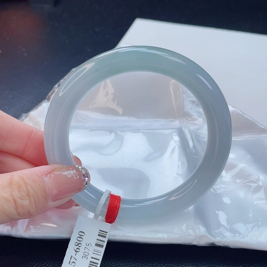 翡翠手镯未镶嵌翡翠