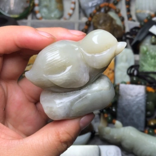 和田玉未镶嵌把件