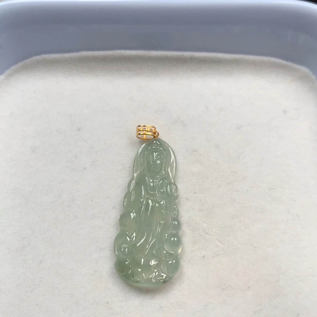 翡翠18K金镶嵌戒指观