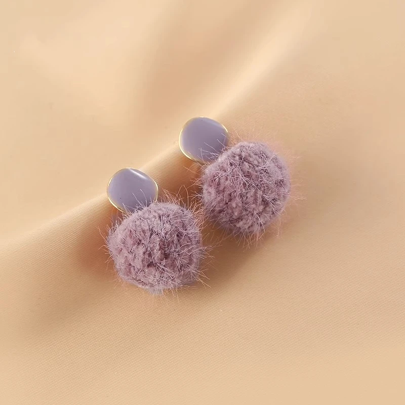 紫色毛绒耳环秋冬高级感耳饰2024新款爆款洋气温柔冬天毛球耳坠女