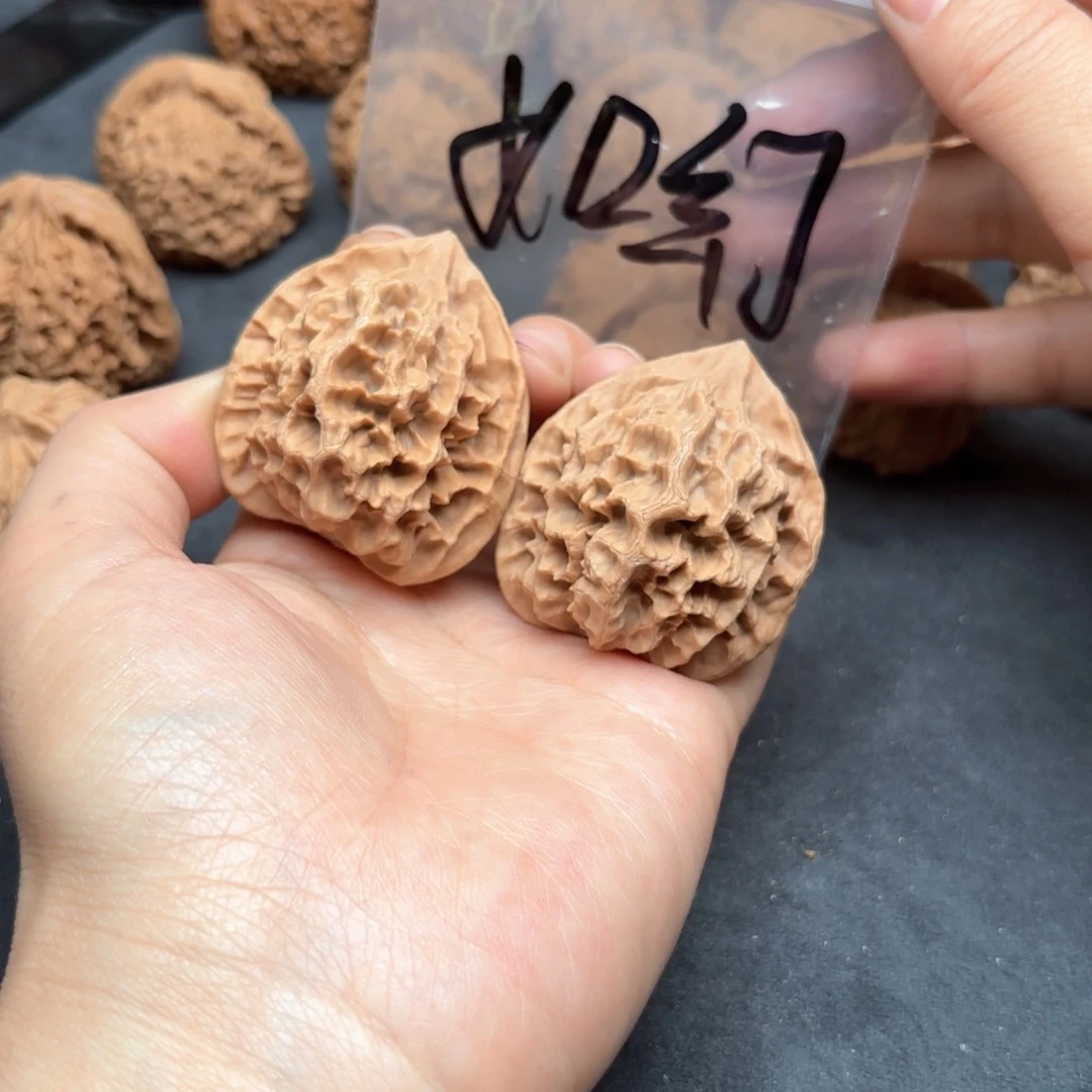 文玩核桃吊坠如*帝王