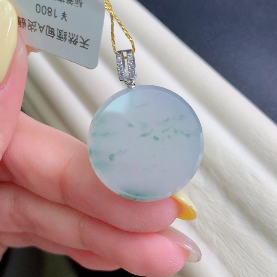 翡翠18K金镶嵌颈饰无事牌