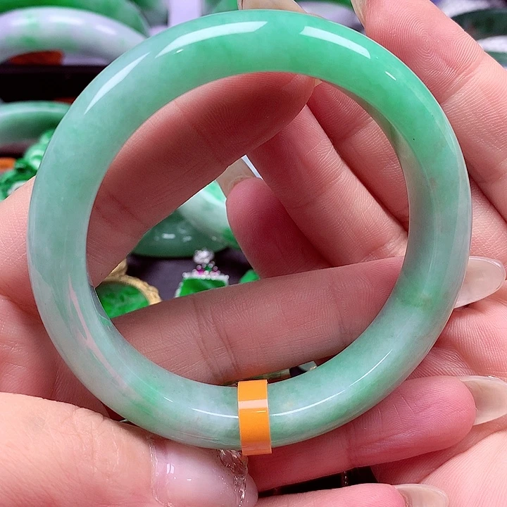 翡翠未镶嵌手镯翡翠手镯