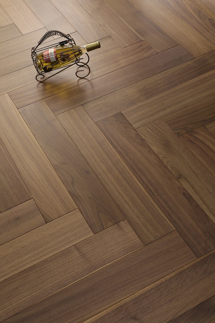 黑胡桃石塑spc纯多层锁扣装修人字拼实木地板原木风人字拼地板