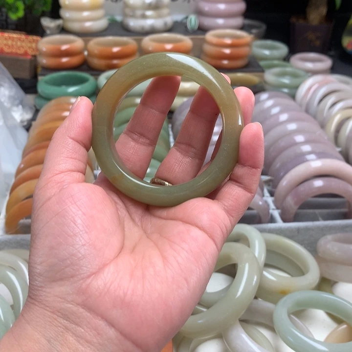 石英质玉（佘太翠）未镶嵌手镯54.3