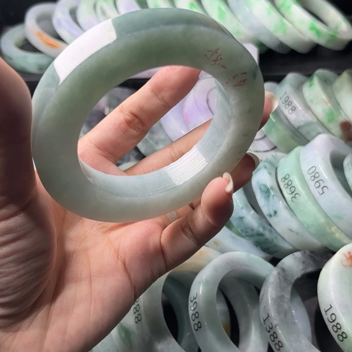 定制翡翠未镶嵌手镯