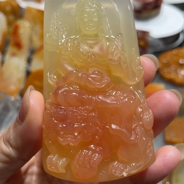 石英质玉（黄龙玉）未镶嵌颈饰