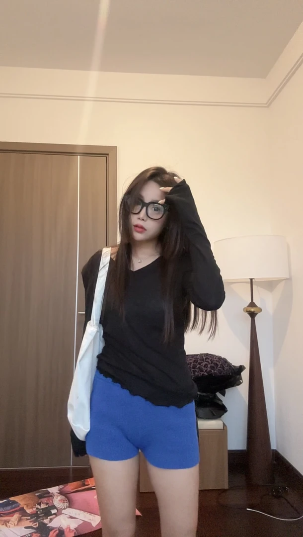 曦瑶家复古深V领垫肩花边袖薄T恤辣妹长袖打底