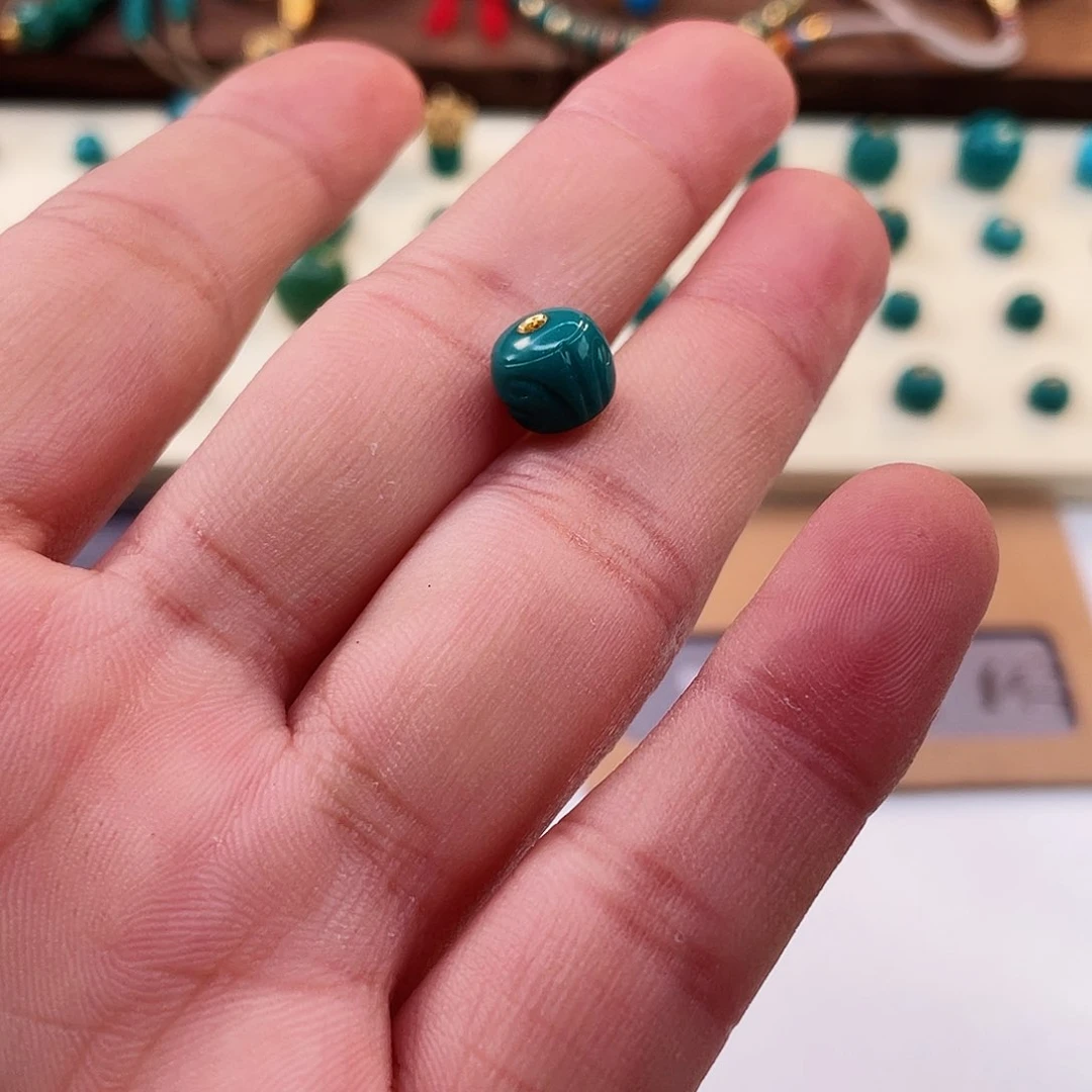 绿松石颈饰未镶嵌