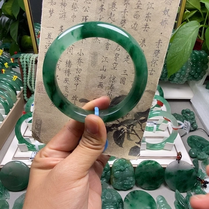未镶嵌手镯石英质玉