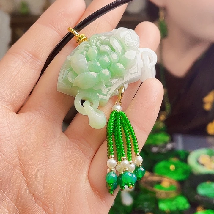 翡翠未镶嵌颈饰多样性