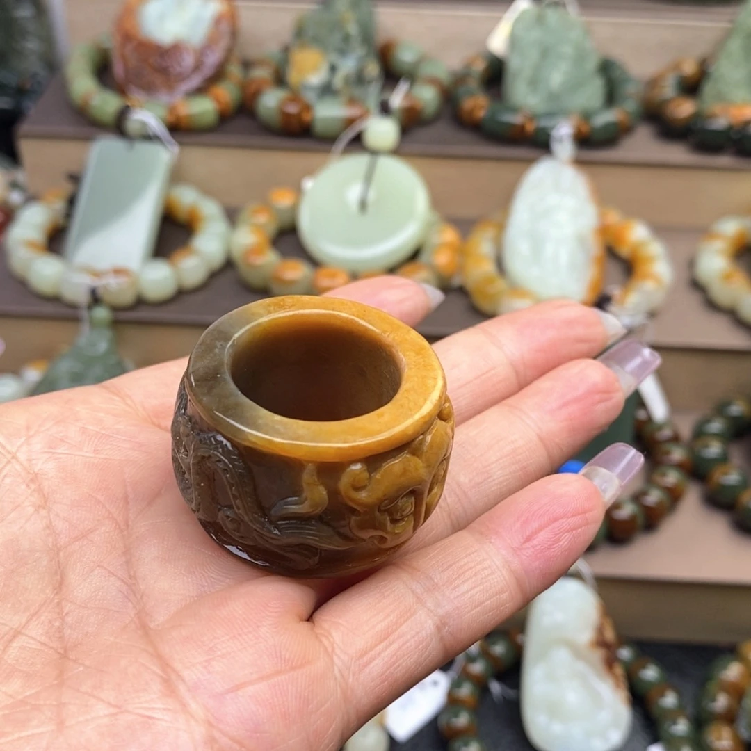 手串未镶嵌透闪石质玉扳指