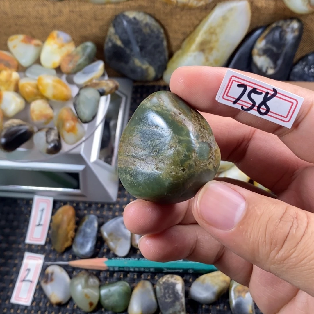 和田玉（糖玉）未镶嵌挂件