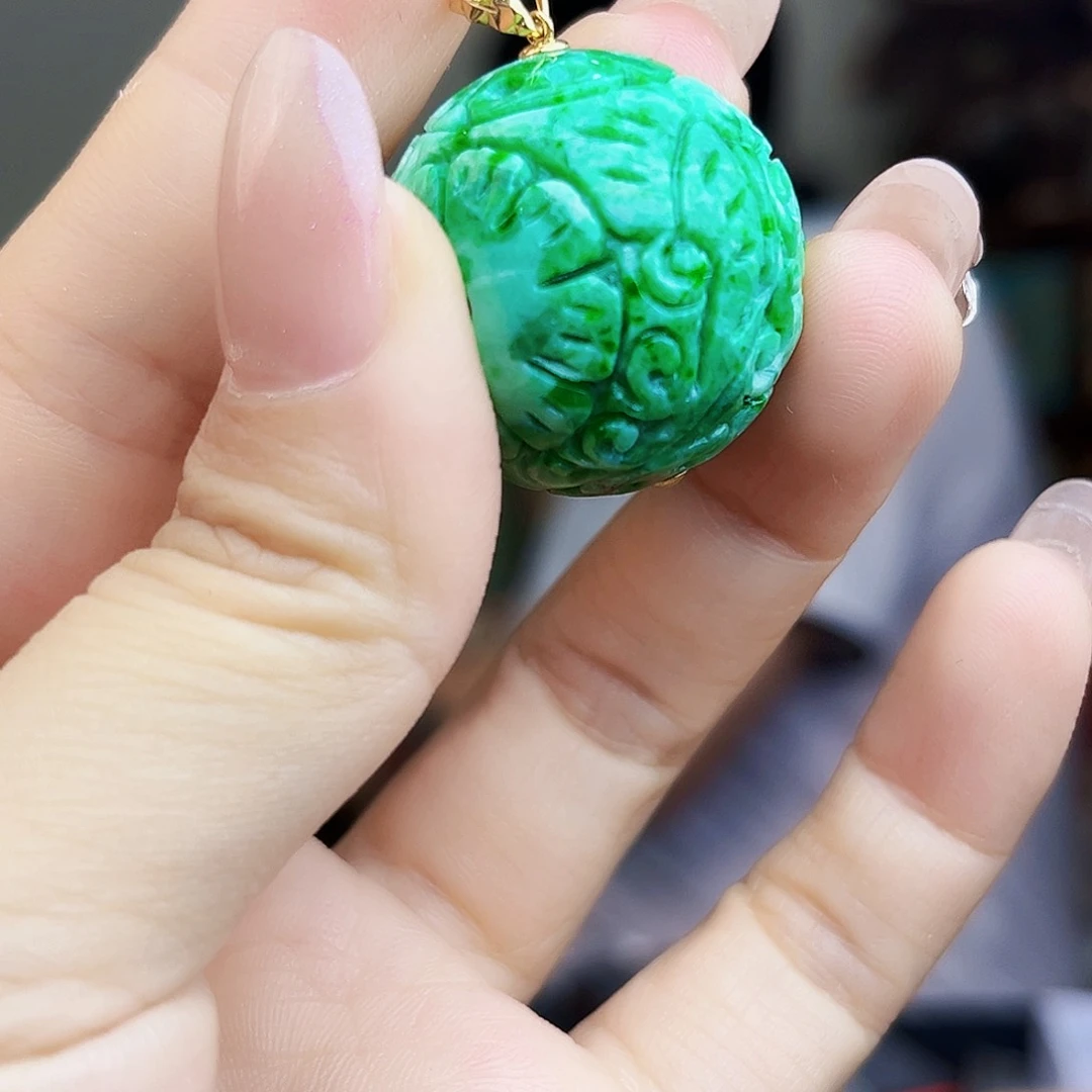 翡翠18K金镶嵌颈饰多样性