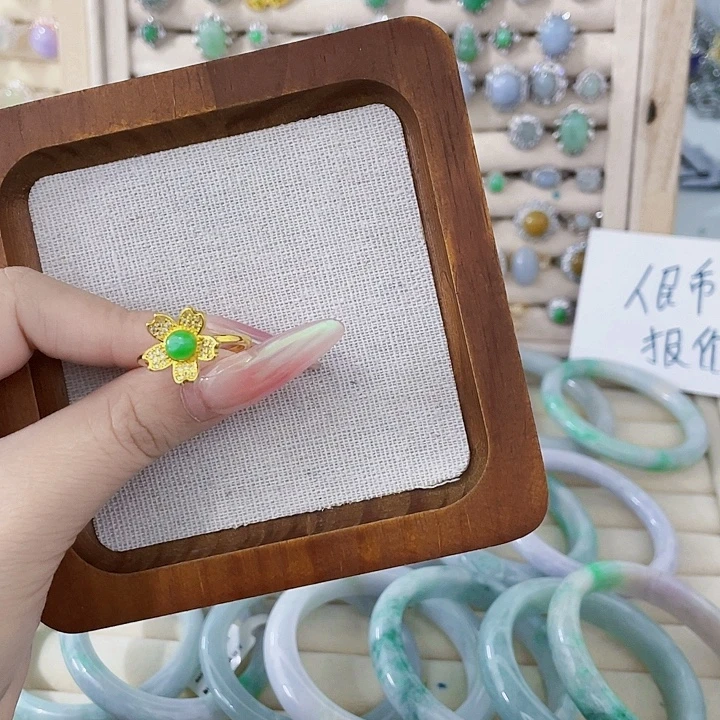 翡翠未镶嵌颈饰天然翡翠Ａ货