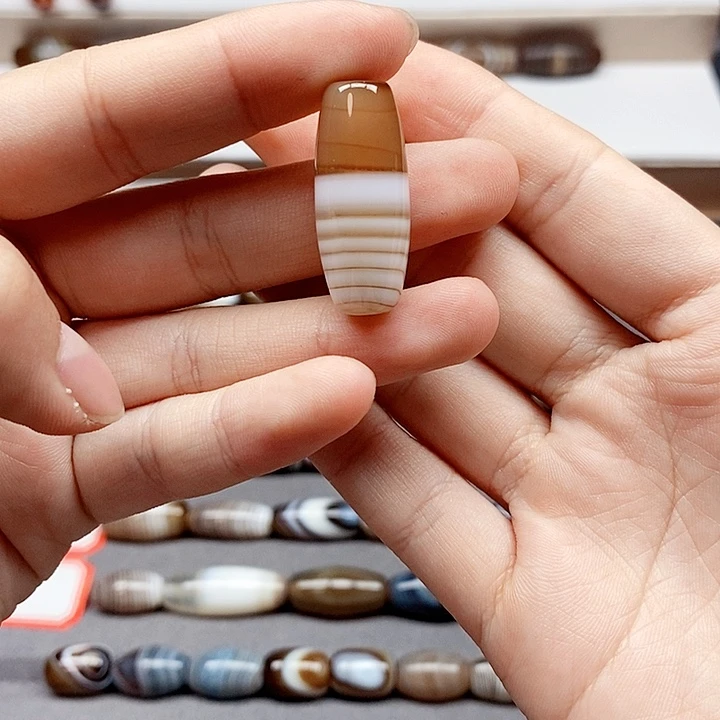 昵***编玛瑙/玉髓合金珠宝半成品