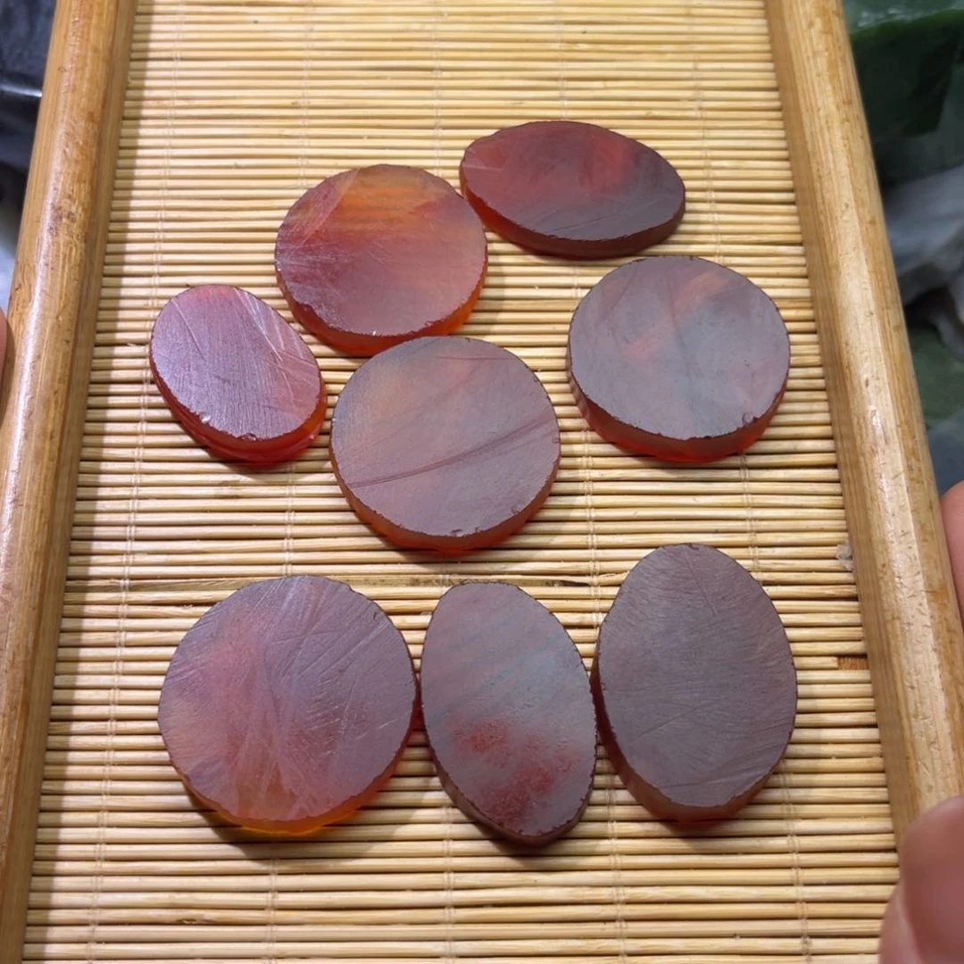 未镶嵌透闪石质玉车挂