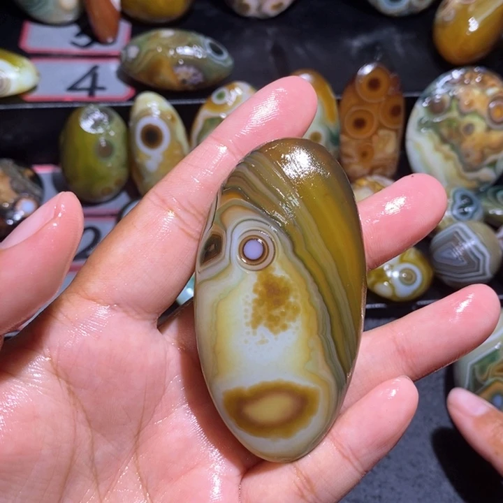 庄***军未镶嵌发饰玛瑙/玉髓