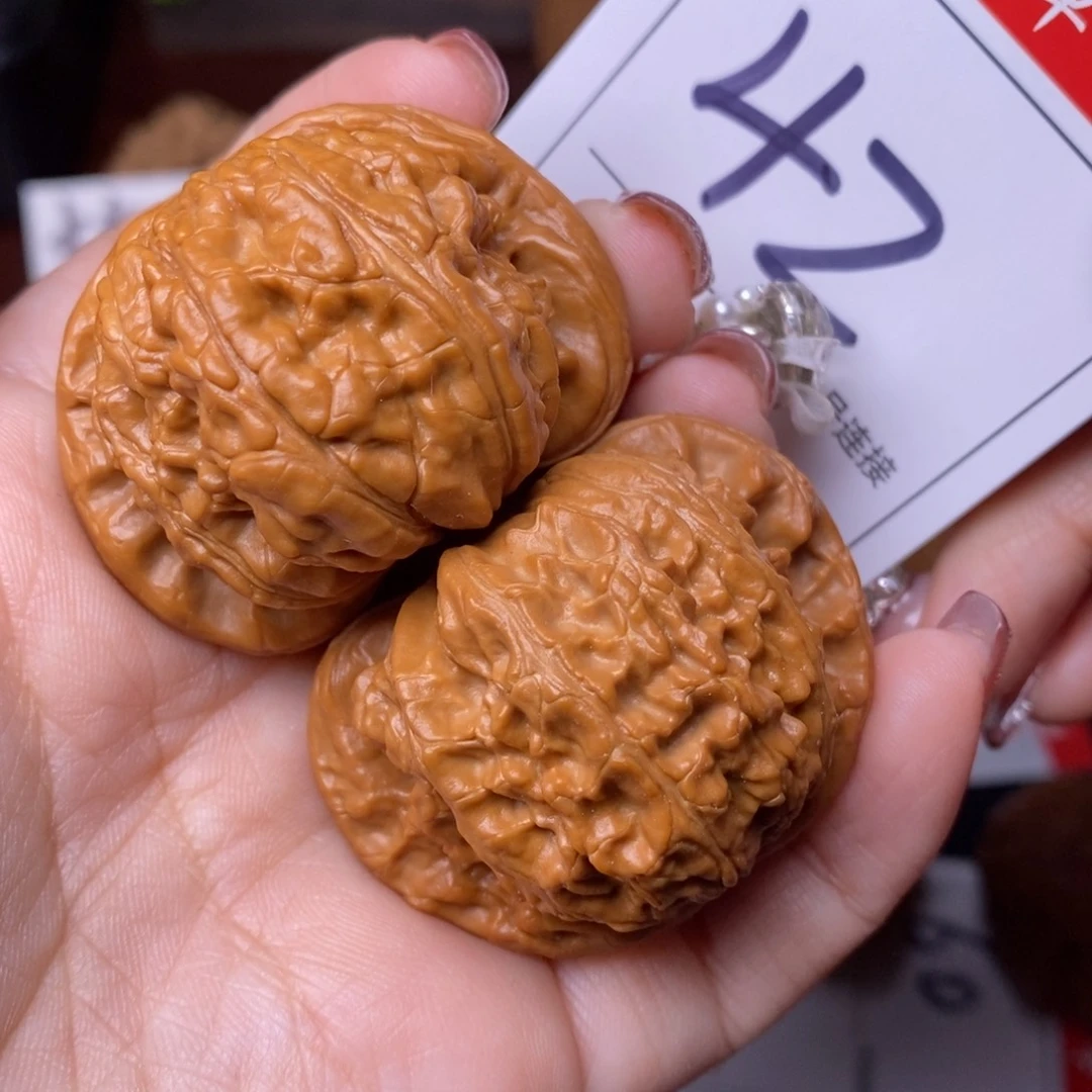 文玩核桃把件42闷尖球白4.5