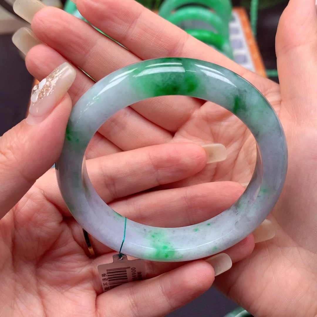 翡翠手镯未镶嵌翡翠