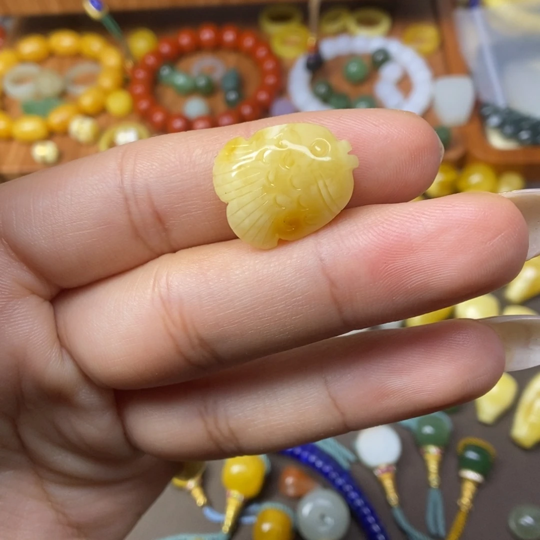 琥珀未镶嵌手链背云