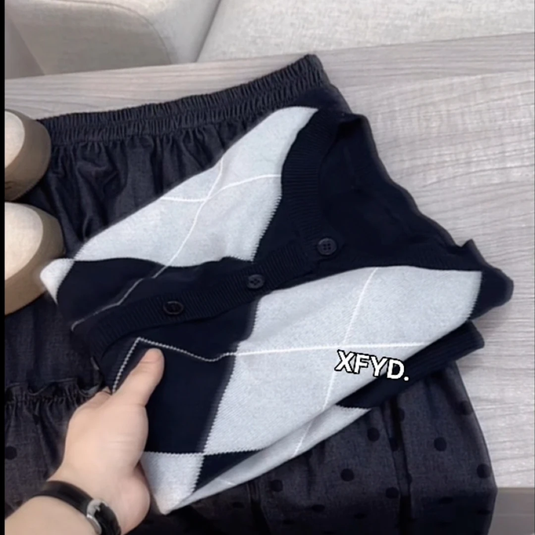 小朵家XFYD. ins穿搭#洋气菱格开衫～秋季休闲文艺菱格针织开衫185