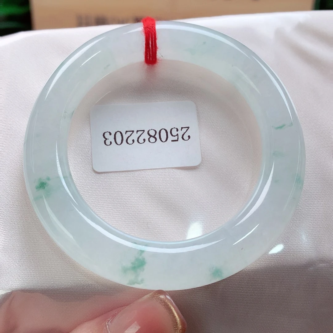未镶嵌手镯（圆镯）翡翠天然a货翡翠