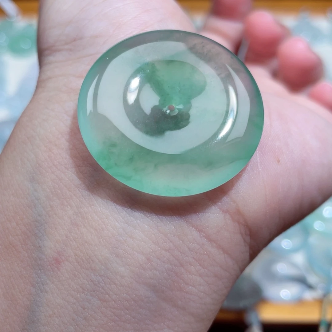 翡翠未镶嵌颈饰平安扣