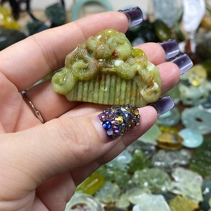 蛇纹石玉吊坠未镶嵌