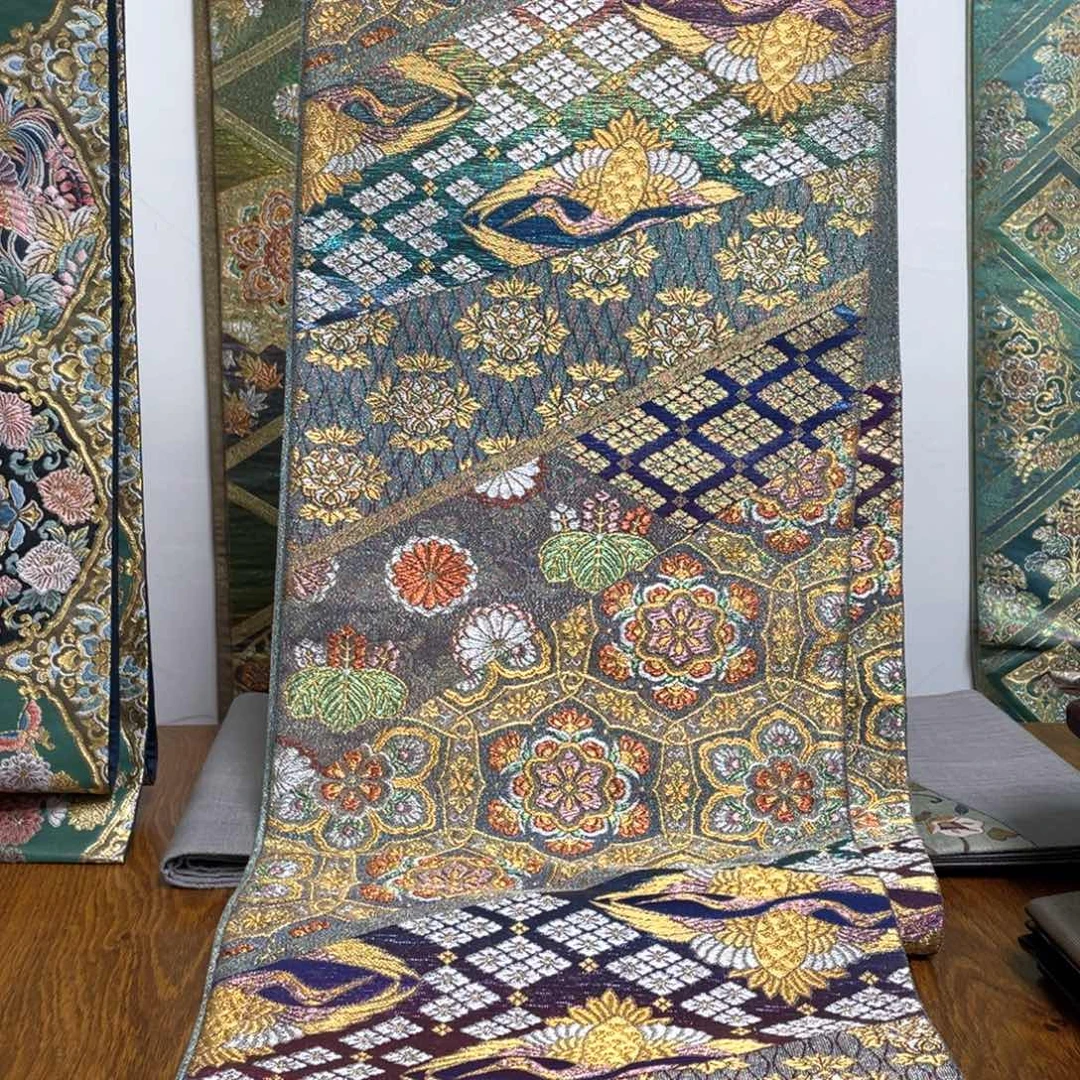 织绣织锦缎。织锦，织锦