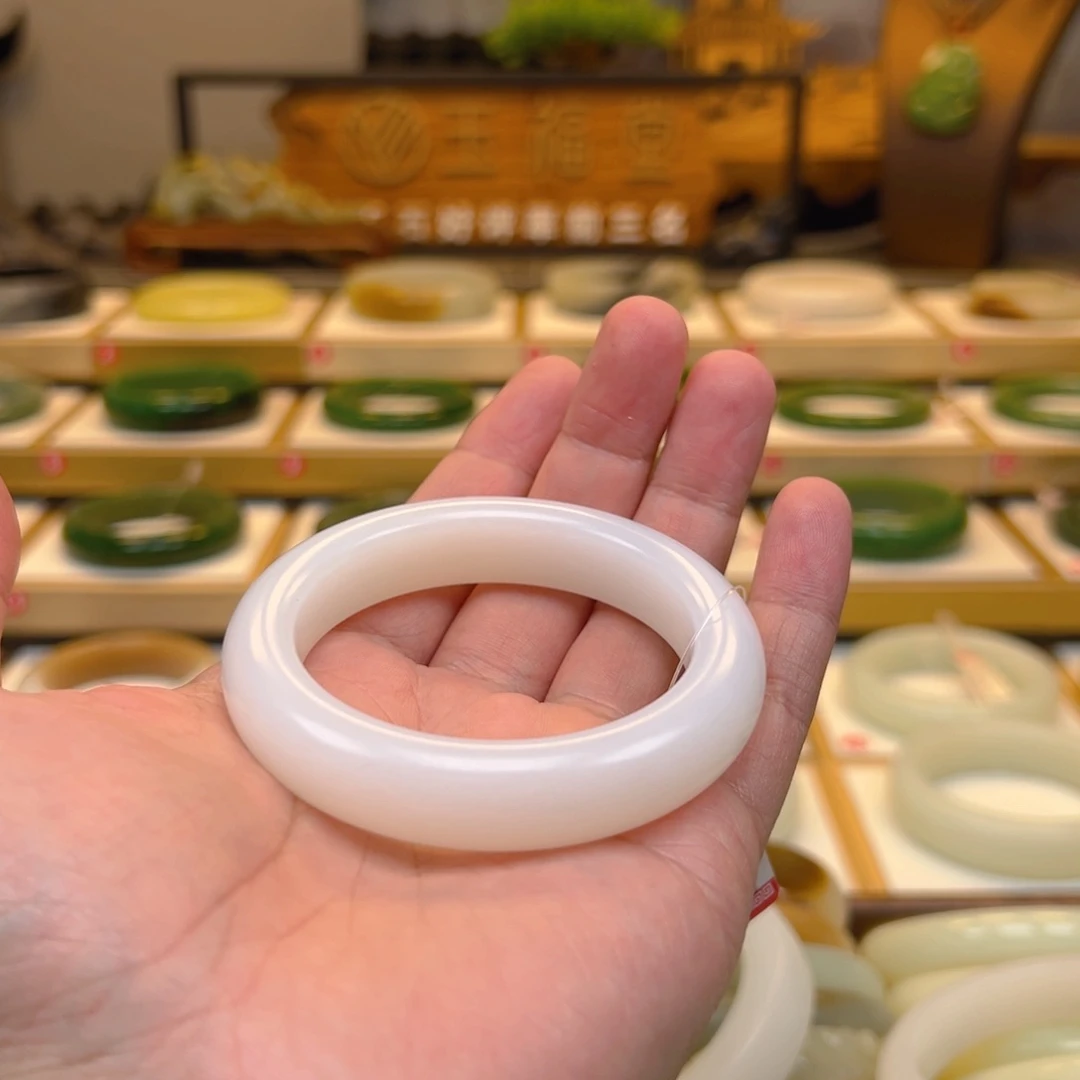 和田玉手镯未镶嵌排*