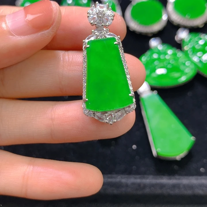 翡翠银S925镶嵌颈饰一个