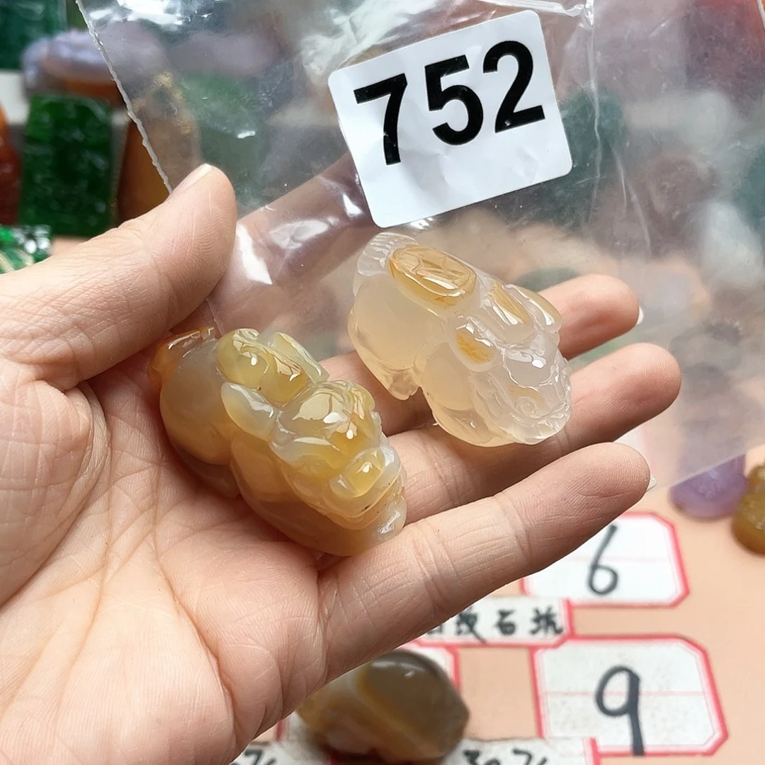 玛瑙/玉髓颈饰合金伊**白