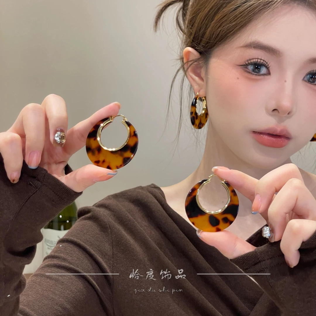 【恰度】港风复古高级感豹纹耳扣