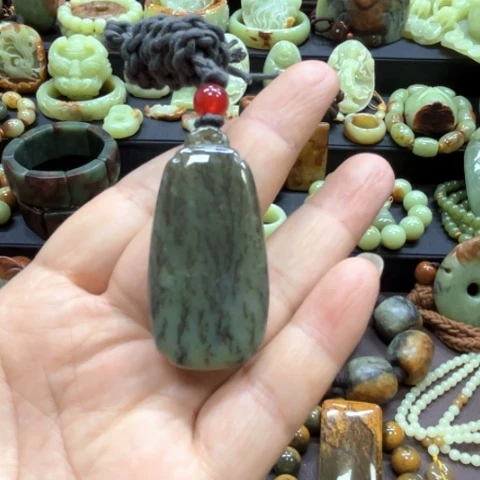 岫岩老玉（透闪石质玉）未镶嵌颈饰