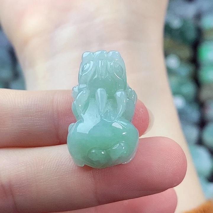 颈饰未镶嵌翡翠天然